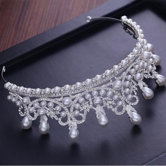 The Pearl Tiara - Picture 4 of 8